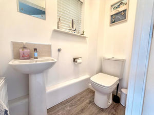 Guest W.C. (Ground floor)- click for photo gallery